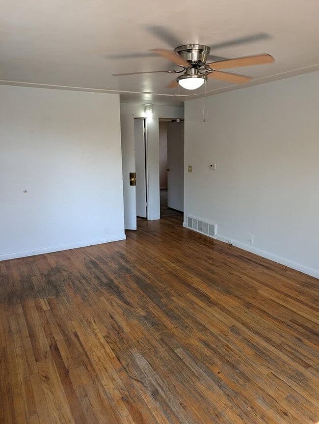 Building Photo - 252 S Julian St
