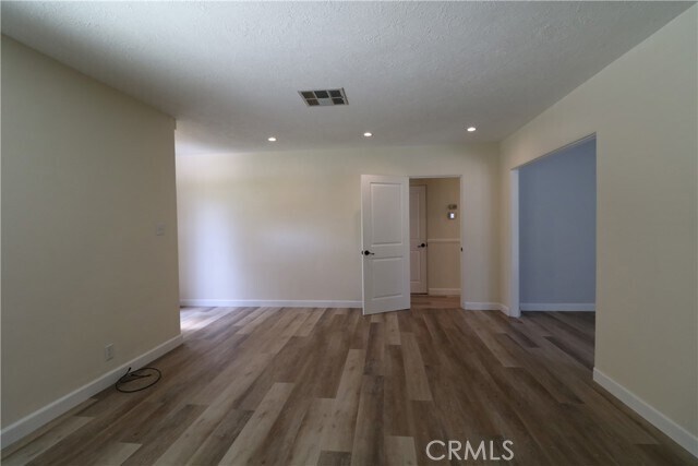 Foto del edificio - 3217 W Clark Ave