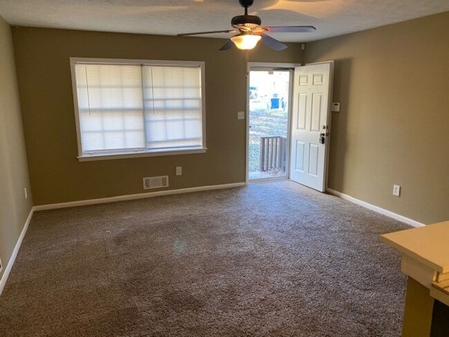 Building Photo - Wooded cul-de-sac lot! 4beds/1.5baths
