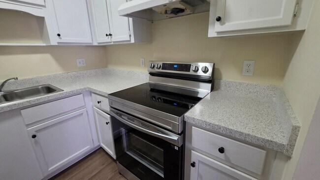 Building Photo - 6117 Key Hollow Ct
