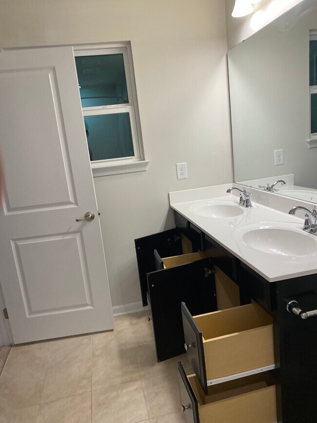 Foto del edificio - 5508 Loneleaf Way