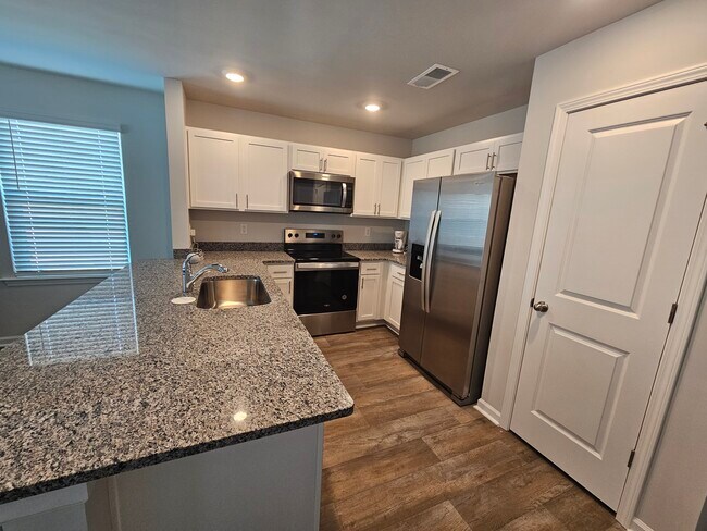 Building Photo - 4215 High Glen Dr