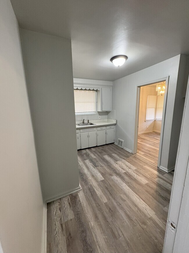 Foto del edificio - 9229 Westwood St