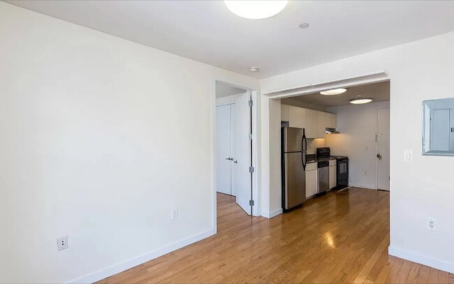 Foto del edificio - 924 Metropolitan Ave
