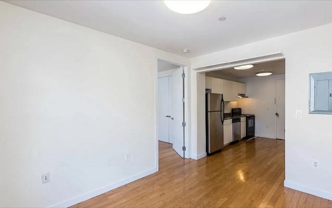 Building Photo - 924 Metropolitan Ave