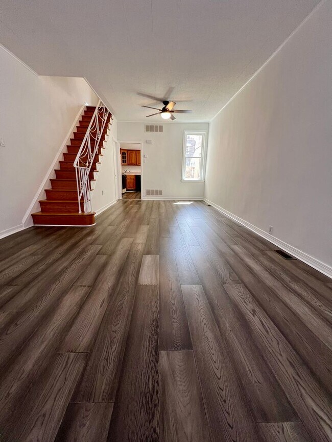 Building Photo - Stunning 3-Bedroom Townhome in the Heart o...