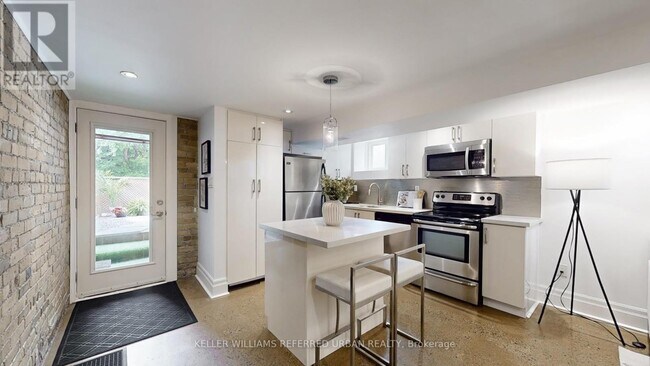 Building Photo - 266 Highfield Rd