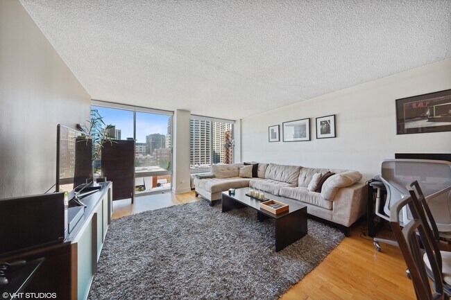 Foto del edificio - 450 W Briar Pl