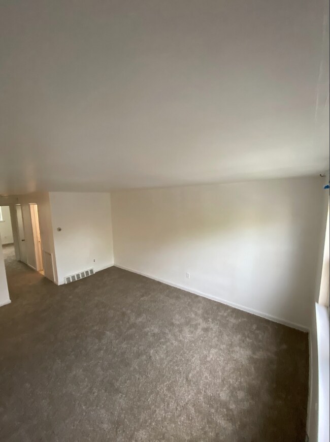 Building Photo - 130 Folcroft Ave
