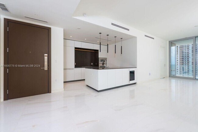Building Photo - 300 Biscayne Blvd Way