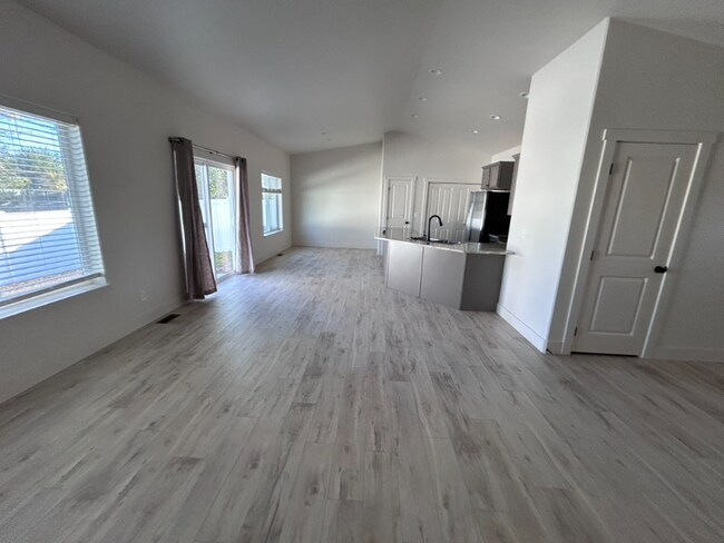 Foto del edificio - 108 Centennial Ct