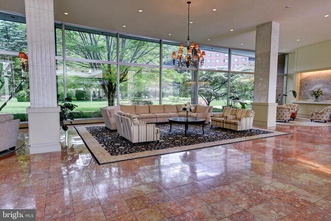 Foto del edificio - 4201 Cathedral Ave NW