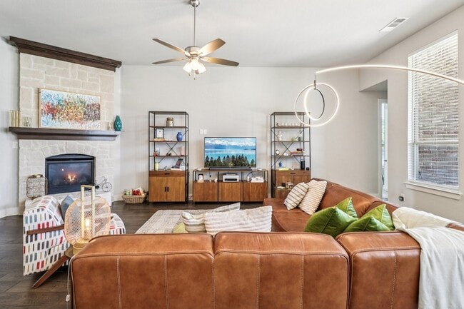 Photo - 847 Longbranch Way House