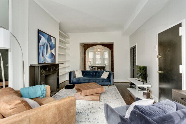 High Ceilings & Wood floors - 1317 Corcoran St NW