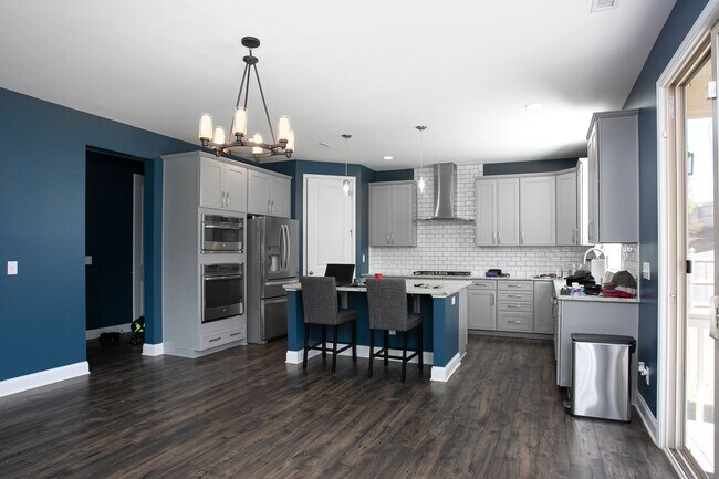 Building Photo - **Applications Pending** Gorgeous, Well Ma...