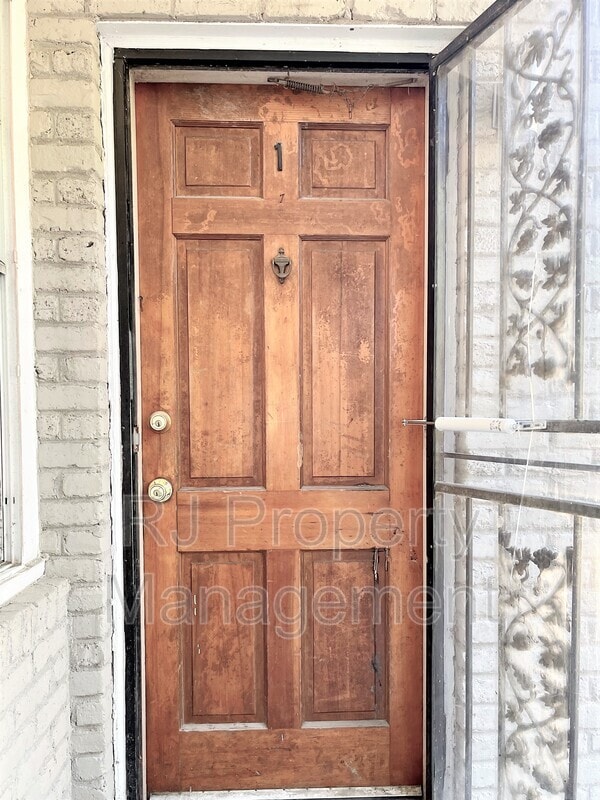 Building Photo - 2093 Jefferson Ave