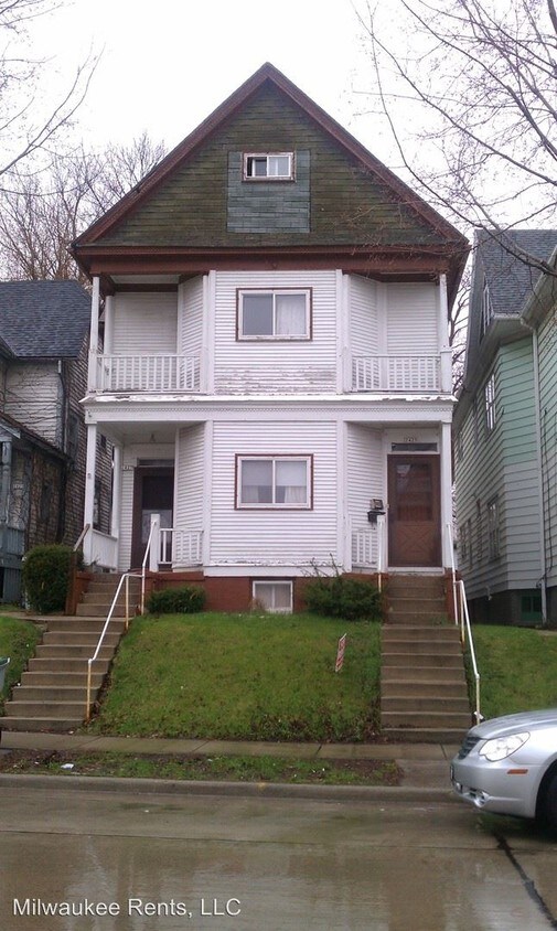 Primary Photo - 2425 S Howell Ave