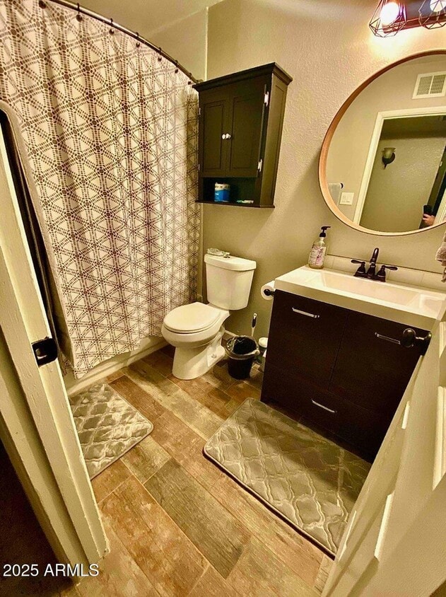Foto del edificio - 7815 E Belleview St