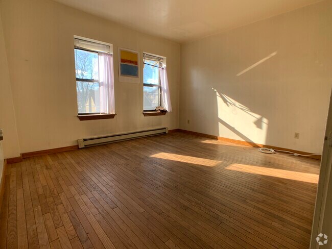 Building Photo - 96 Linden St