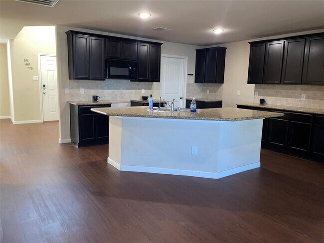 Foto del edificio - 9919 Shimmering Lakes Dr