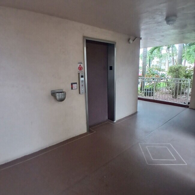 Building Photo - 7136 S Devon Dr