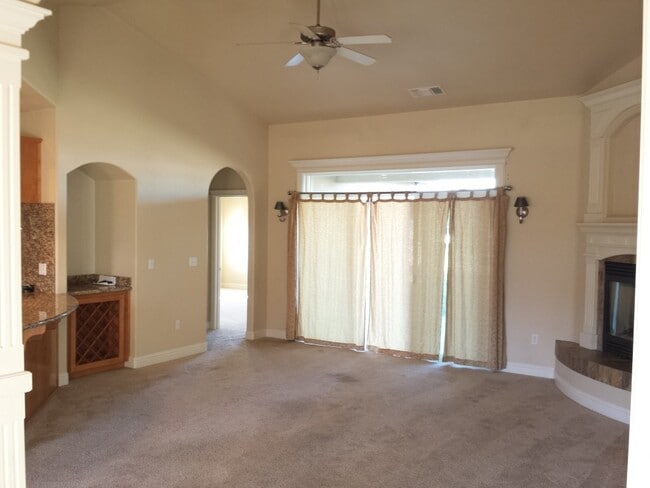 Building Photo - Lake California Home for Rent | Gated Community, Lake Access, River Access, Garage