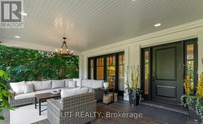 Building Photo - 268 Chartwell Rd