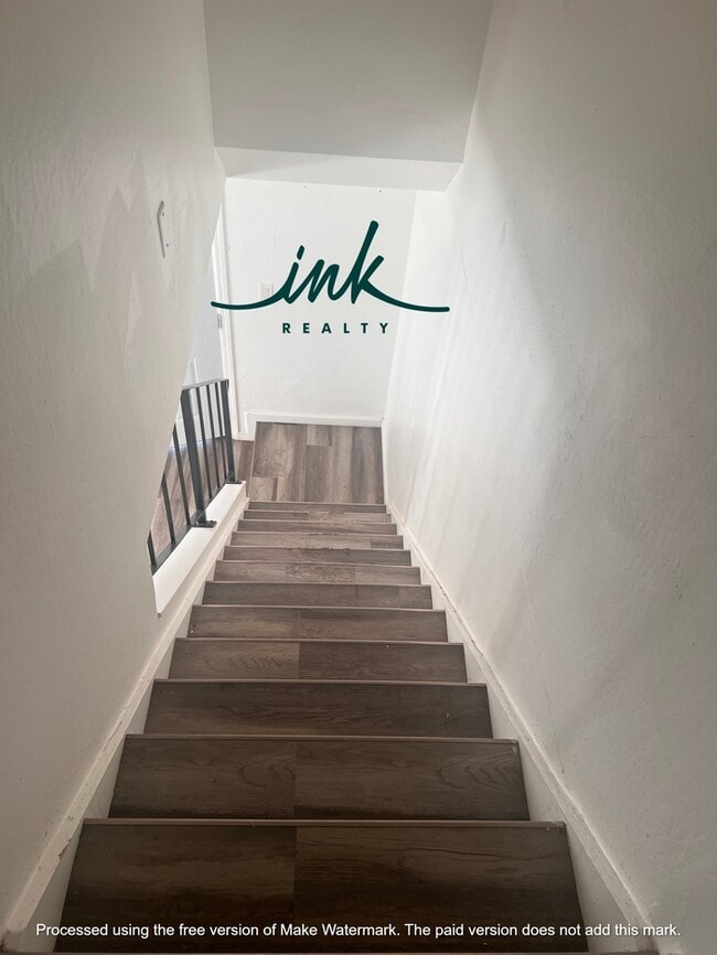 Building Photo - 2 bed 1 bath Unit Available - $1,100 a month