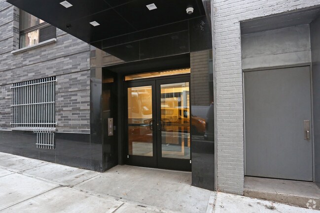 Building Photo - 424 W 55th St