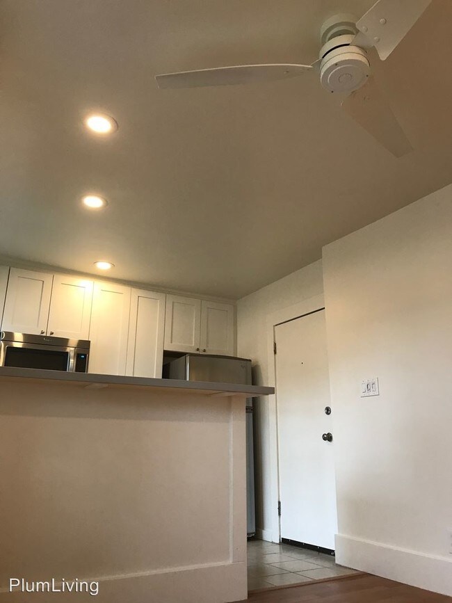 Building Photo - 975 E Orange Grove Blvd