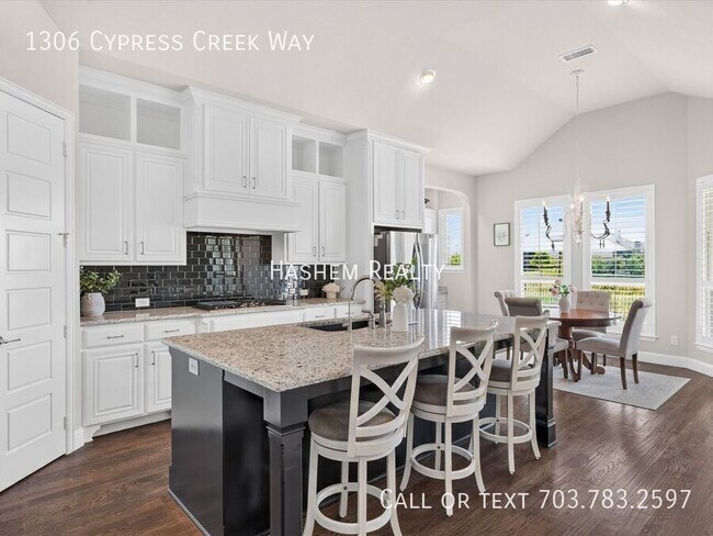 Foto del edificio - 1306 Cypress Creek Way