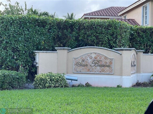 Building Photo - 4061 Crystal Lake Dr