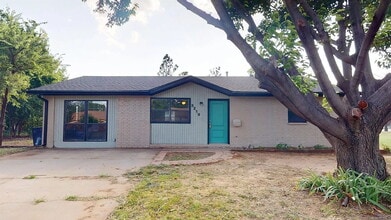 Building Photo - 3219 Edgewater Dr