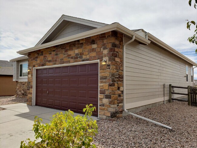 Building Photo - 9940 Antler Creek Dr