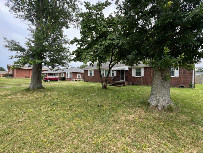 Foto del edificio - 2725 Greendale Ave