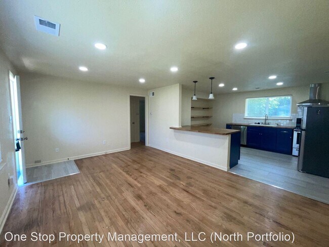 Building Photo - 2 br, 1 bath House - 9005 E 67th Terrace