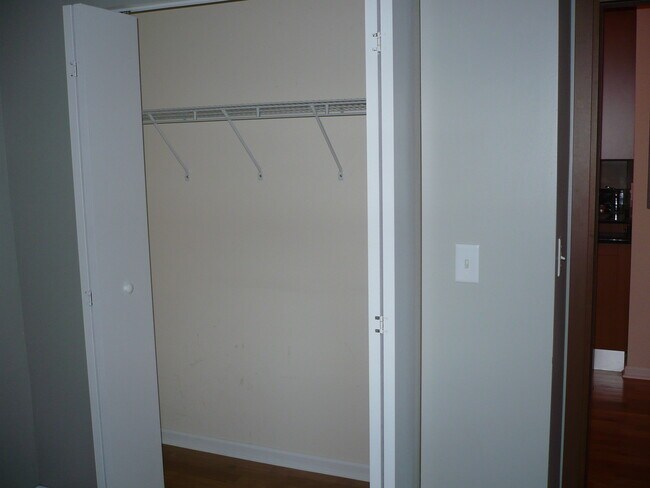 Foto del edificio - 6419 N Greenview Ave