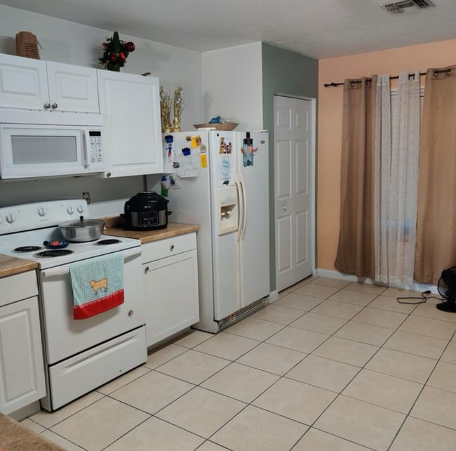 Building Photo - 1311 Emerald Terrace