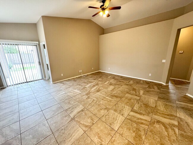 Foto del edificio - 40228 N Patriot Way