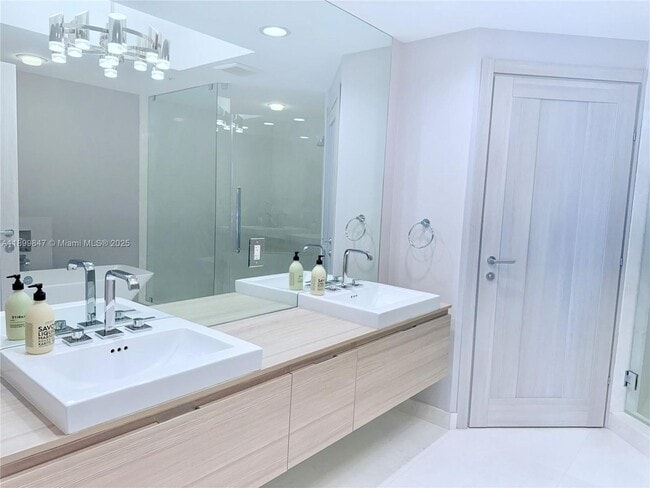 Photo - 17111 Biscayne Blvd House