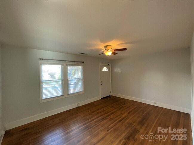 Foto del edificio - 1728 Matheson Ave