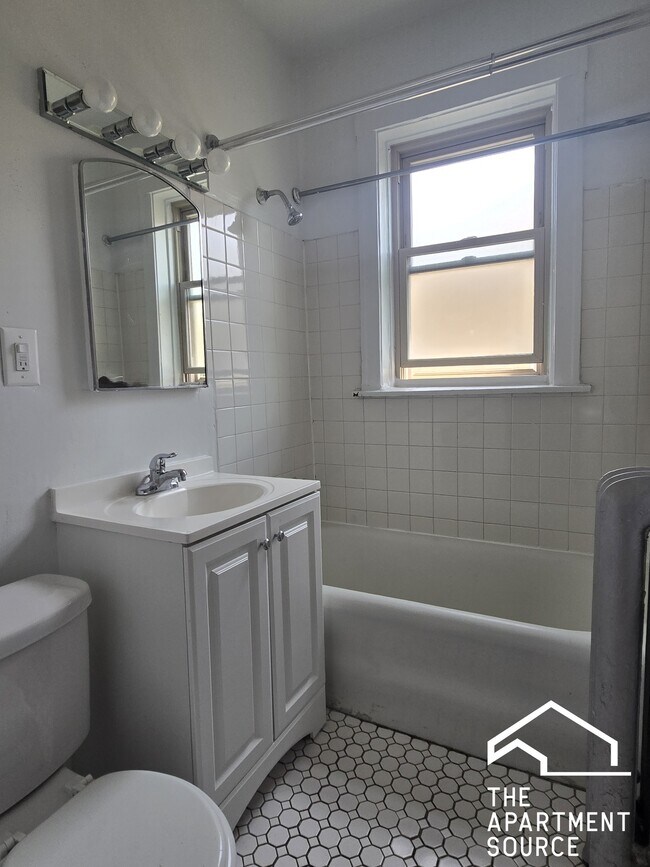 Photo - 2956 W Belle Plaine Ave Apartment