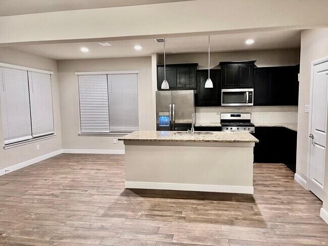 Building Photo - 500 Frenchpark Dr