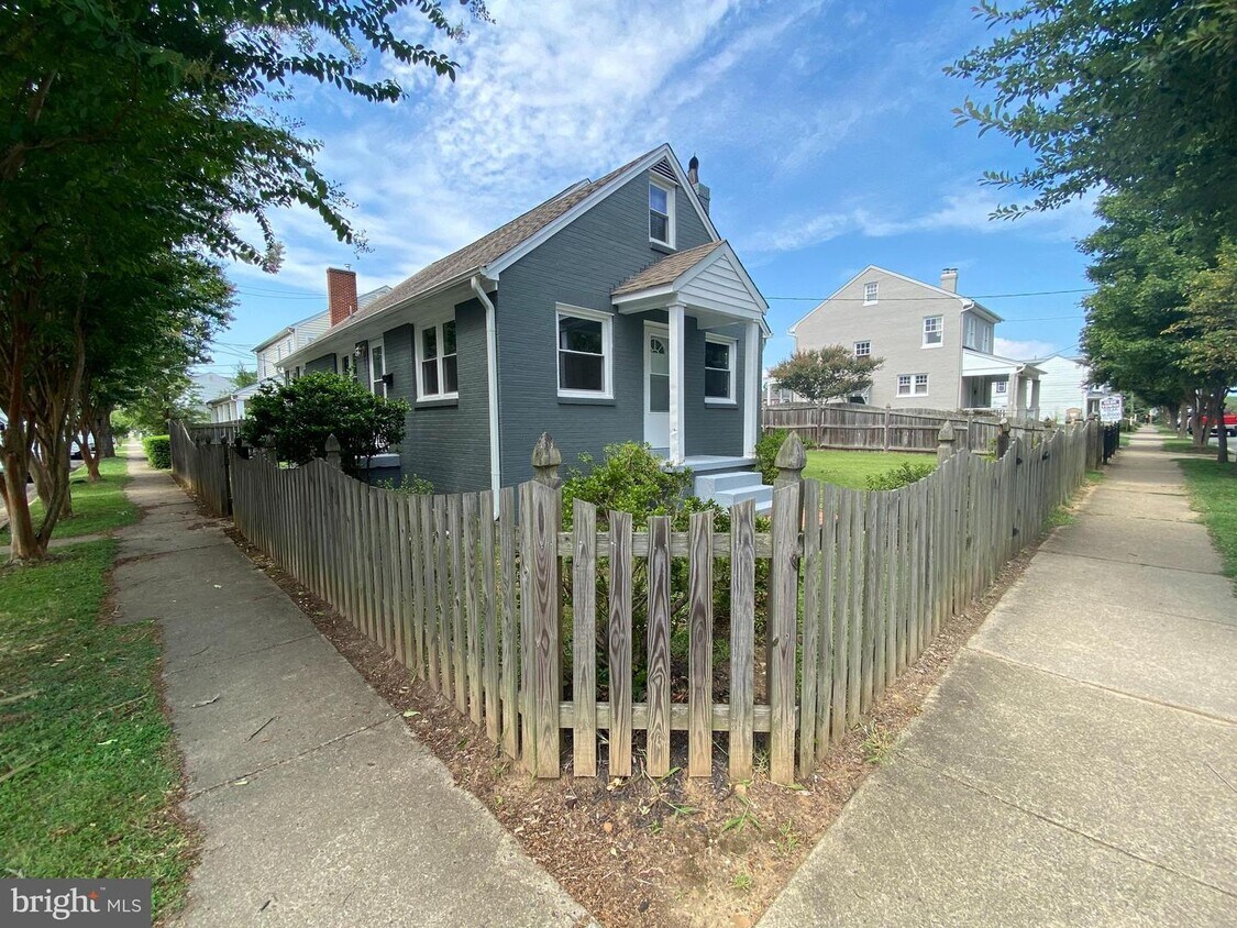 Primary Photo - 1600 Caroline St