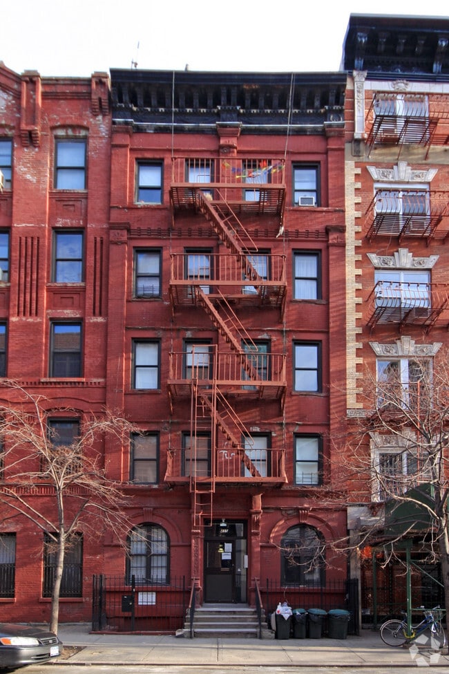 Building Photo - 435 E 12th St