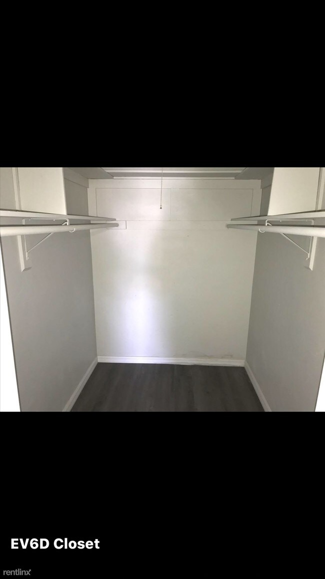 Building Photo - 805 Hummingbird Way