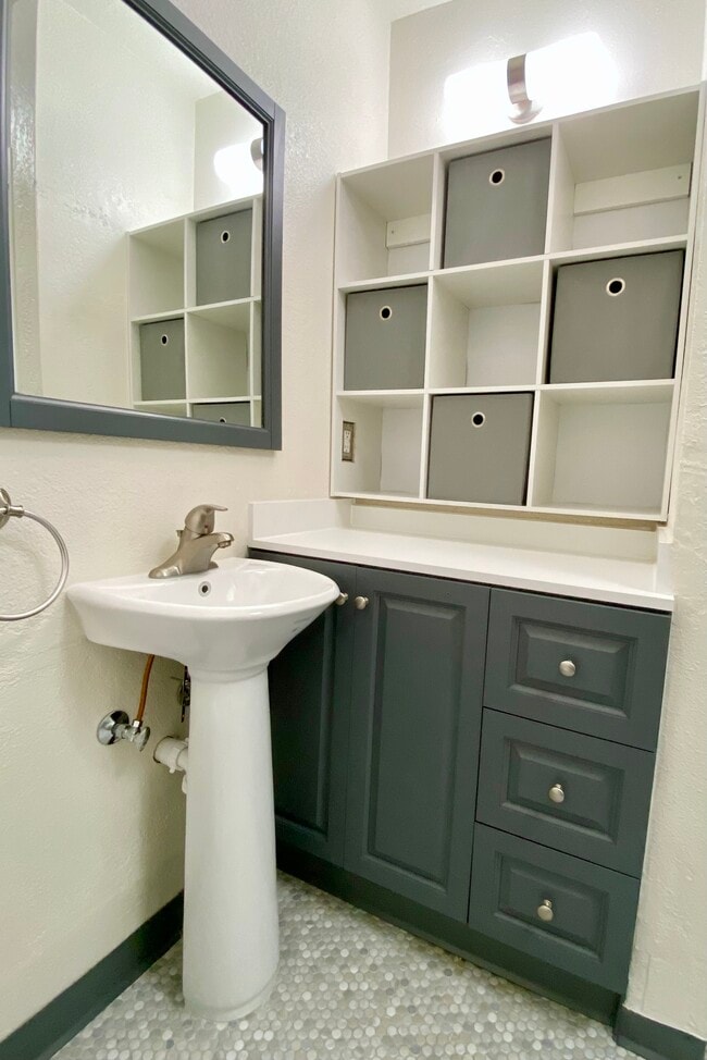 Foto del edificio - 502 Los Arboles Ave NW