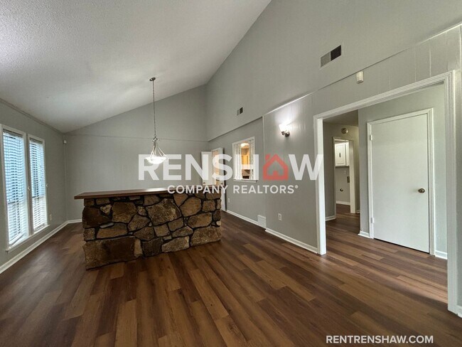 Building Photo - Text the Leasing Team at 901-820-4367 to S...