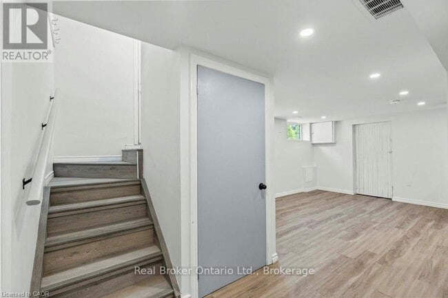 Photo du bâtiment - 326 E 19th St