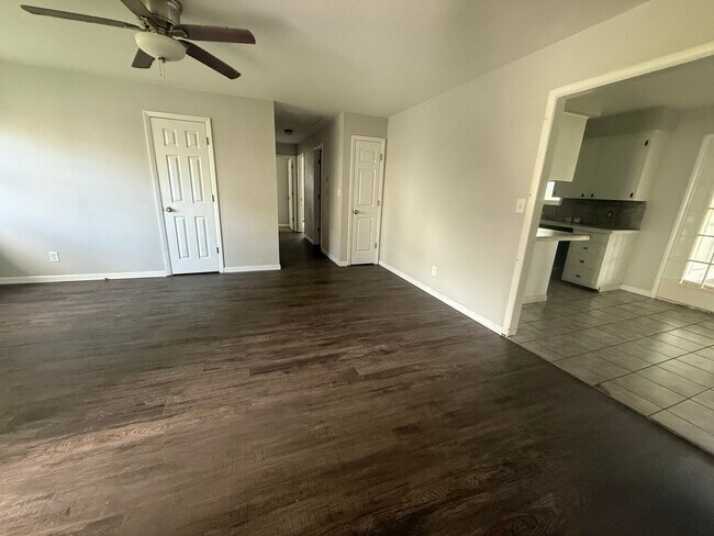 Foto del edificio - 5602 Montgomery Dr